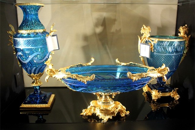 Bàn đá quý được chào giá hơn 8 tỷ đồng ở Sài Gòn