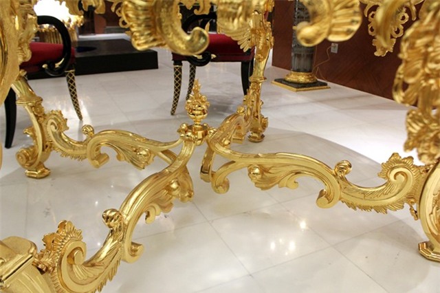 Bàn đá quý được chào giá hơn 8 tỷ đồng ở Sài Gòn