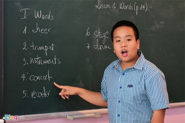 Đỗ Nhật Nam và lớp ôn thi miễn phí. Ảnh: Hoàng Anh.
