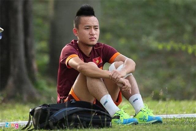 Huy Toàn liên tục gặp các chấn thương trong thời gian phục vụ đội tuyển (ảnh: Zing)