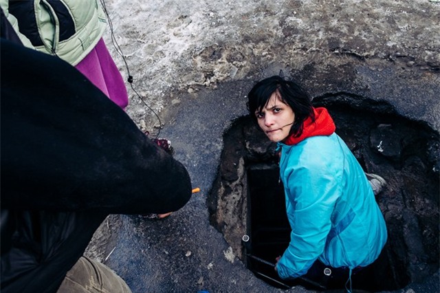 Cuộc sống nhem nhuốc dưới hầm ngầm của thiếu nữ Romania