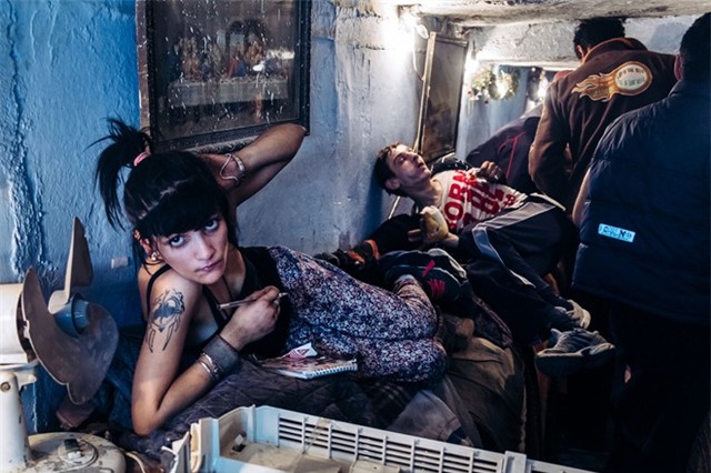 Cuộc sống nhem nhuốc dưới hầm ngầm của thiếu nữ Romania