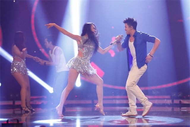 Trọng Hiếu trúng tủ khi chọn ca khúc của Ricky Martin – Livin’ La Vida Loca, giúp anh khoe được giọng hát nam tính và vũ điệu điêu luyện