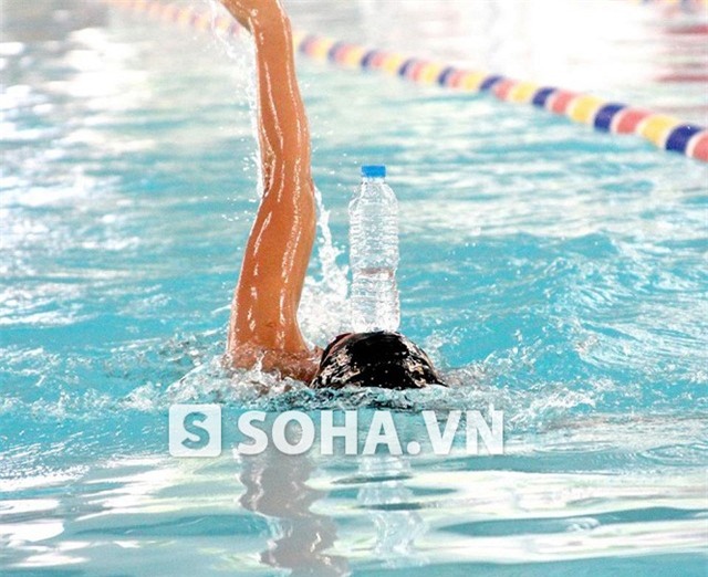 Kĩ năng bơi ngửa hoàn hảo của Ánh Viên.