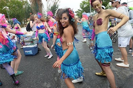 Hang tram “nang tien ca” do bo tren duong pho My