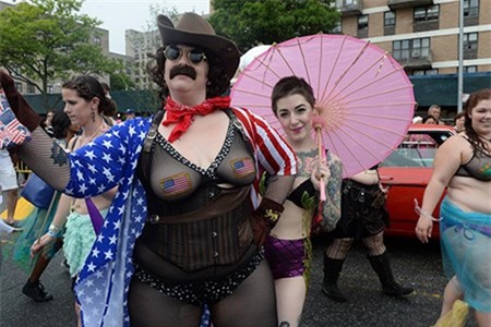Hang tram “nang tien ca” do bo tren duong pho My