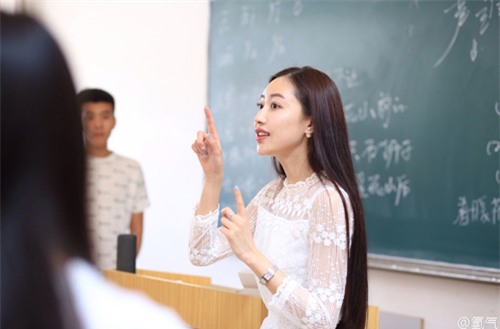 Cô giáo 9x Trung Quốc