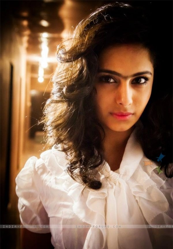 'Cô dâu 8 tuổi': Từ diễn viên nhí thành sao triệu người mê