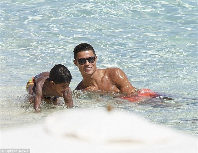Ronaldo, quý tử, CR7, Real, bồ, Irina Shayk