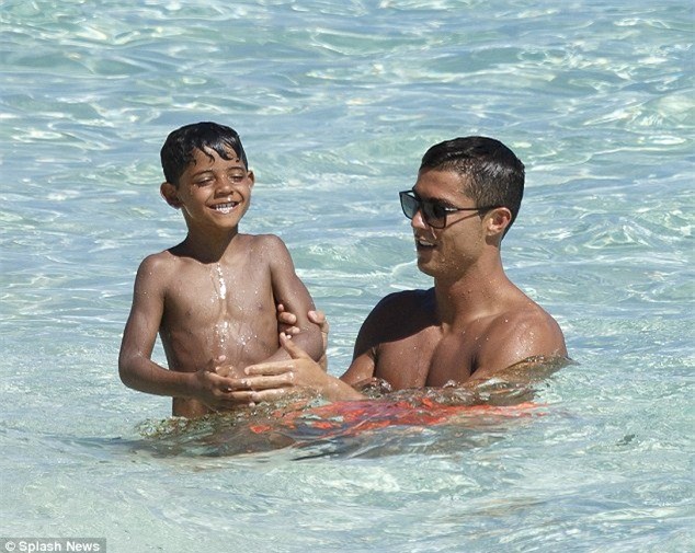 Ronaldo, quý tử, CR7, Real, bồ, Irina Shayk