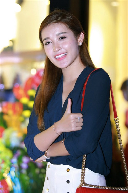 Nhan sắc Á hậu Huyền My ngày càng gây thất vọng - 2