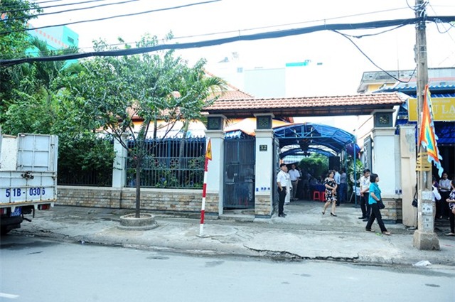 Các nghệ sĩ thành kính viếng Giáo sư Trần Văn Khê