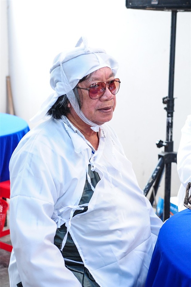 Các nghệ sĩ thành kính viếng Giáo sư Trần Văn Khê