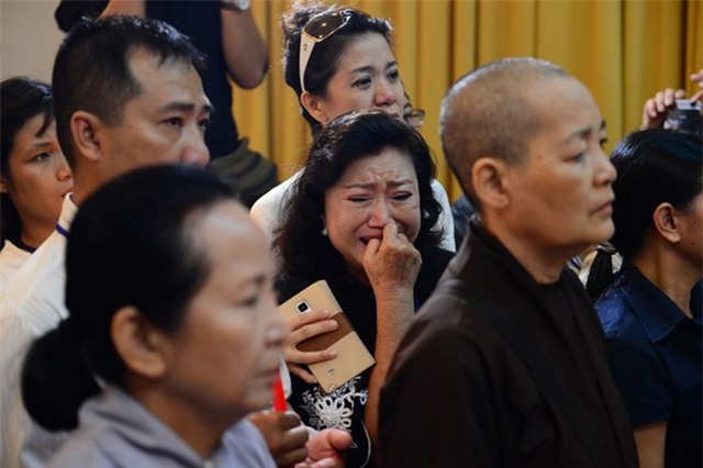 Các nghệ sĩ thành kính viếng Giáo sư Trần Văn Khê