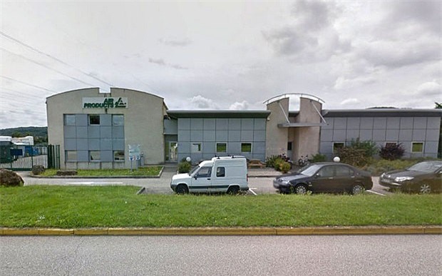 Một người bị chặt đầu và hai người khác bị thương sau vụ tấn tại nhà máy khí đốt Air Product ở khu công nghiệp Saint-Quentin-Fallavier, gần thành phố Lyon, miền đông nam nước Pháp lúc 10 sáng (giờ địa phương) hôm 26/6.