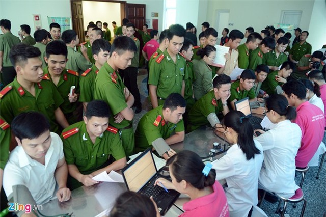 Kho dự trữ cạn kiệt, 1.500 công an Hà Nội hiến máu