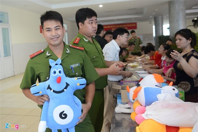 Kho dự trữ cạn kiệt, 1.500 công an Hà Nội hiến máu