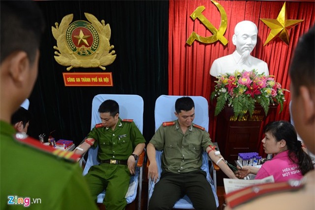 Kho dự trữ cạn kiệt, 1.500 công an Hà Nội hiến máu