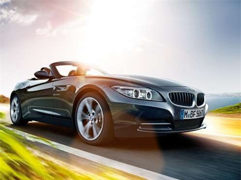 Xe BMW tệ nhất: Z4 sDrive28i. BMW Z4 sở hữu kiểu dáng khá cá tính nhưng chưa đủ hấp dẫn như nhiều người chờ đợi ở một mẫu xe thể thao. Cảm giác lái của xe cũng bị đánh giá là chưa đủ phấn khích và tại Mỹ xe mới chỉ trang bị tiêu chuẩn hộp số sàn 6 cấp.