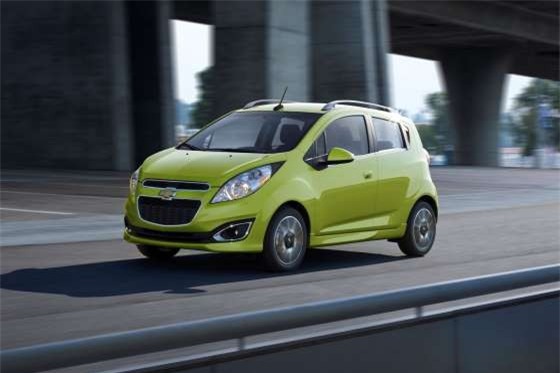 Xe nên tránh của Chevrolet: Spark 1LT. Mẫu xe nhỏ của Chevrolet có trang bị tiêu chuẩn không tệ nhưng khả năng cách âm xe cùng khả năng vận hành khá tệ. 