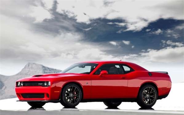 Xe nên tránh của Dodge: Challenger R/T (V8). Mẫu xe này sở hữu kiểu dáng tương đối cũ kỹ và có trọng lượng lớn.