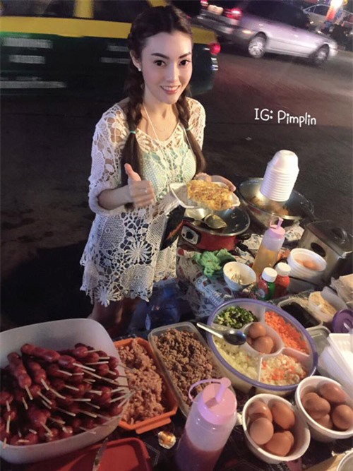 Hot girl bán trứng luộc nổi tiếng nhờ thân hình đẹp - 2