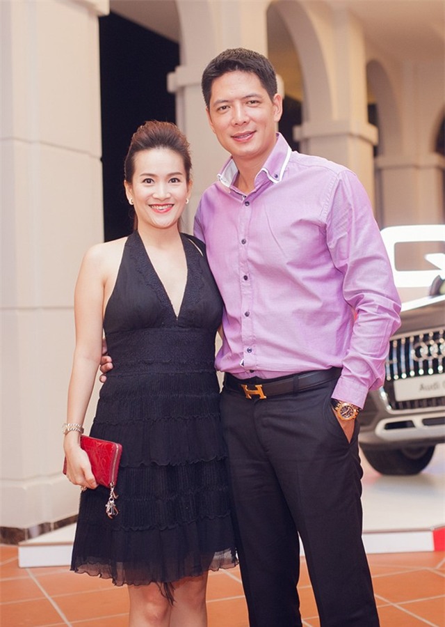 Thủy Tiên diện đầm xẻ sâu dự sự kiện