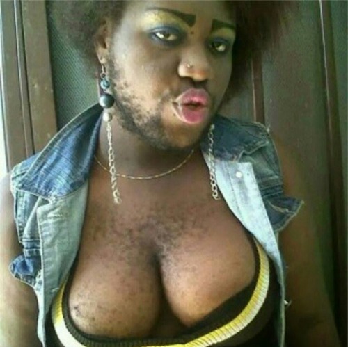 “Nữ hoàng lông lá” nhận cả trăm lời cầu hôn mỗi ngày - 1