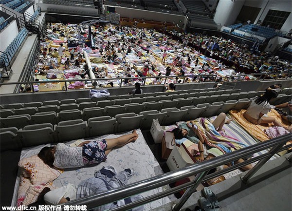 sinh viên, nắng nóng, ngủ, điều hòa