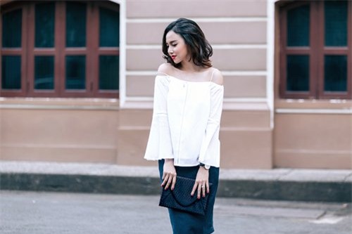 dinh ngoc diep khoe chan dai, vai thon tren pho - 4