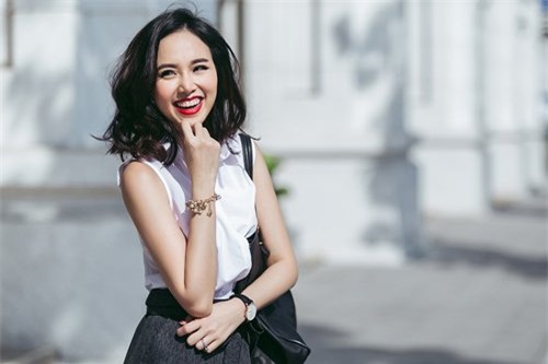 dinh ngoc diep khoe chan dai, vai thon tren pho - 7