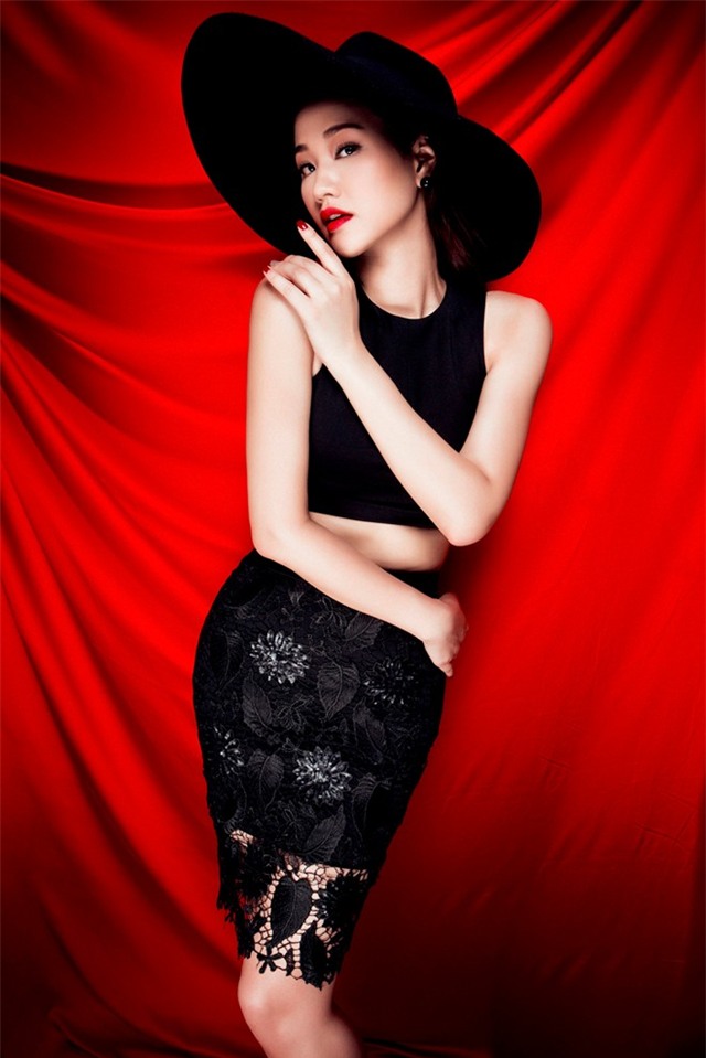 Maya diện đầm ôm khoe đường cong quyến rũ