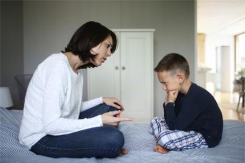 Toi dang khung hoang voi cach day con cua chinh minh