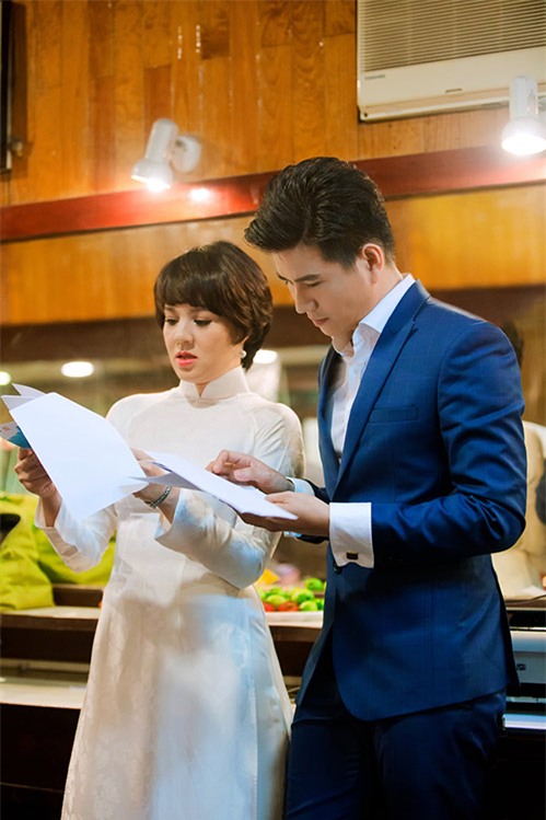 Diễm Quỳnh tự tin sánh đôi cùng MC nam trẻ - 1