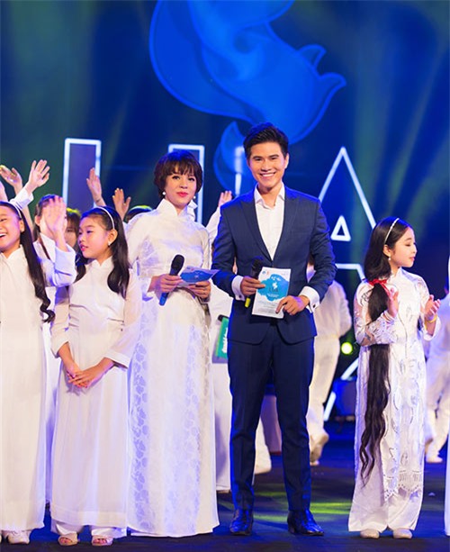 Diễm Quỳnh tự tin sánh đôi cùng MC nam trẻ - 6