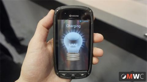 Smartphone, pin, năng lượng Mặt trời