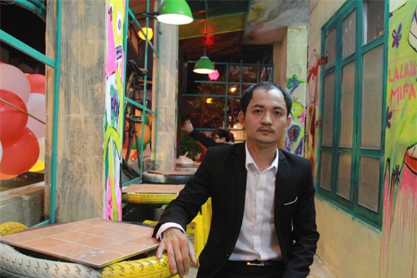 Bỏ nghề giảng viên đi bán tào phớ xăm hình phát tờ rơi