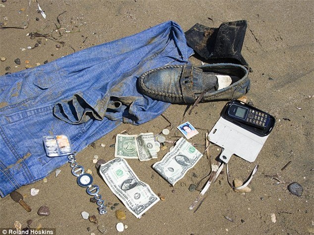 am anh deo bam nguoi phat hien thi the be trai syria chet duoi - 4