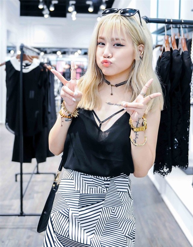 Tuấn Hưng cùng học trò The Voice đi chọn đồ diễn