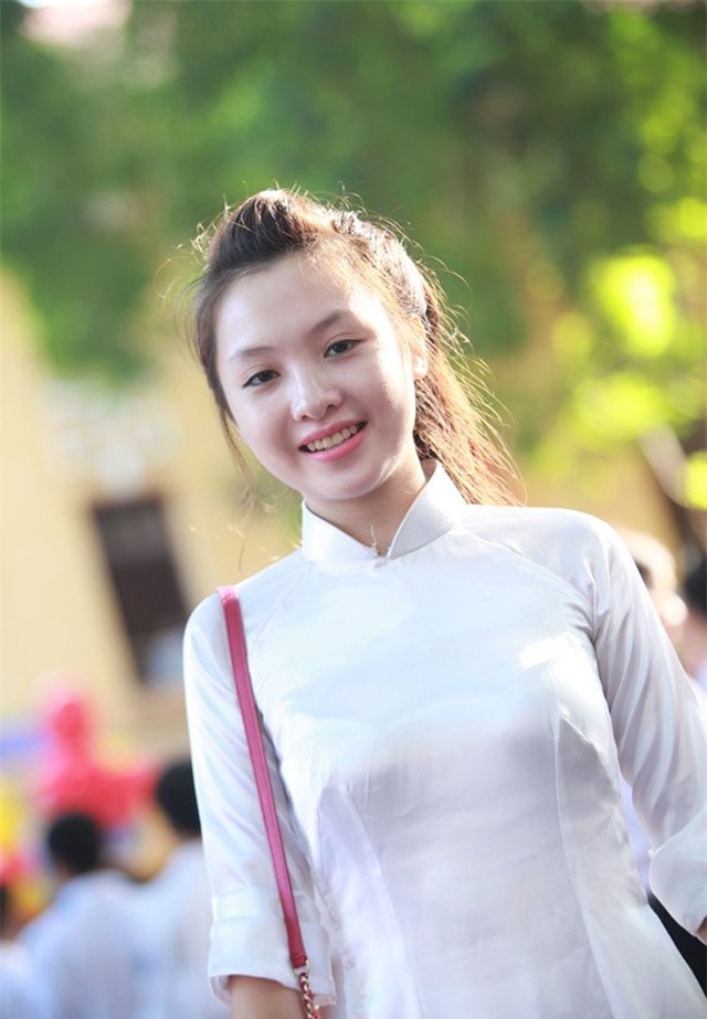 Nữ sinh đẹp tinh khôi trong ngày khai giảng