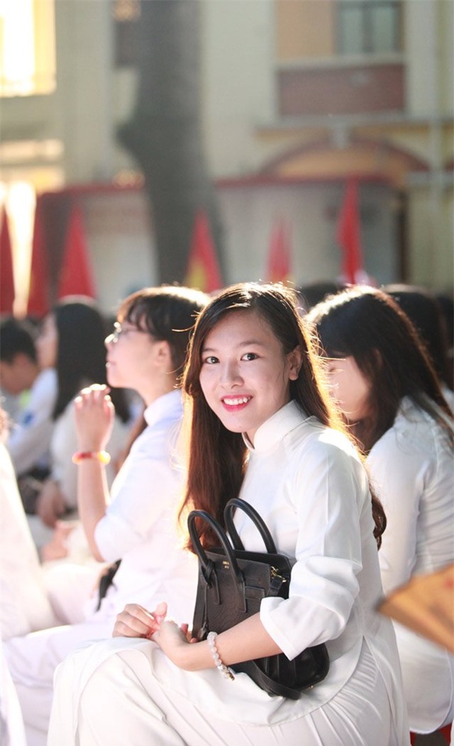 Nữ sinh đẹp tinh khôi trong ngày khai giảng