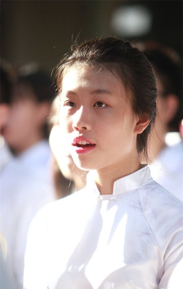 Nữ sinh đẹp tinh khôi trong ngày khai giảng