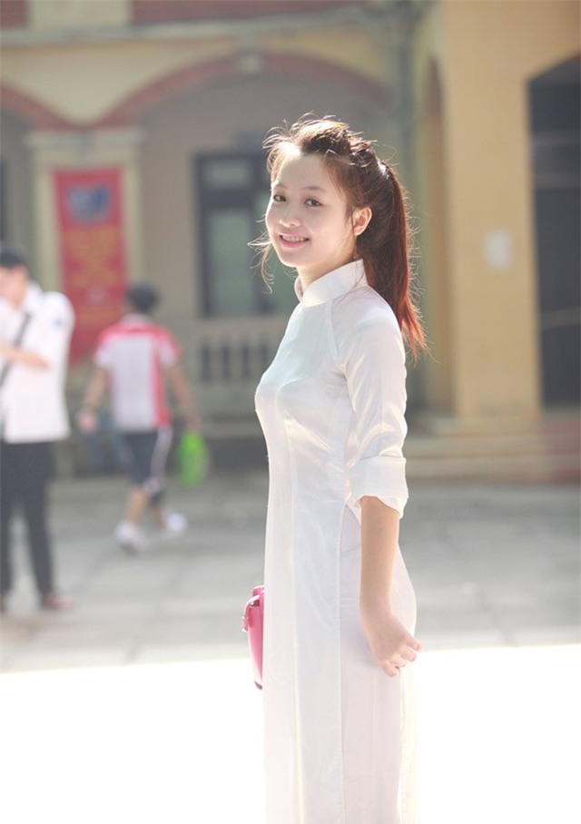 Nữ sinh đẹp tinh khôi trong ngày khai giảng