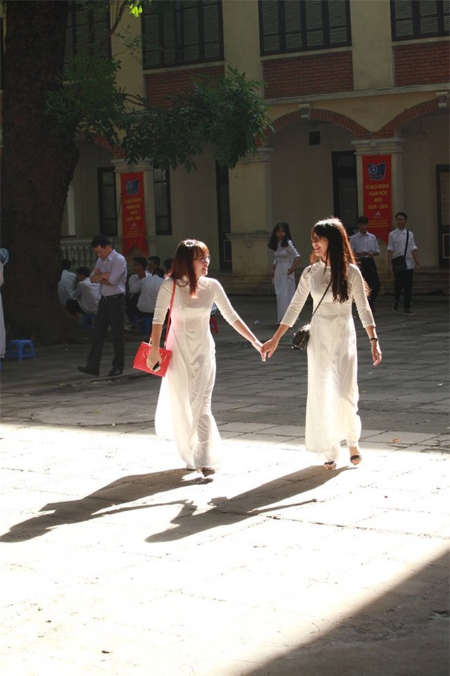 Nữ sinh đẹp tinh khôi trong ngày khai giảng