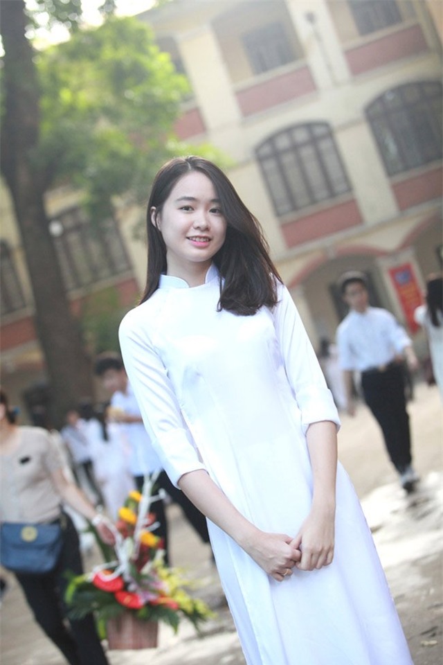 Nữ sinh đẹp tinh khôi trong ngày khai giảng