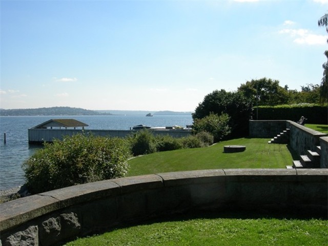 Công viên Denny Blaine, Seattle, Washington: Bãi tắm này khá nhỏ, thuộc công viên nằm trên bờ hồ Washington của Seattle. Không phải là bãi tắm khỏa thân chính thức, nhưng nơi đây thu hút nhiều người thích cởi bỏ quần áo. Nhược điểm duy nhất là không khí ở đây thường khá lạnh, khiến du khách ít có cơ hội xuống nước.