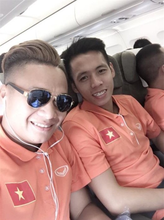 ĐTVN, Công Vinh, hot girl