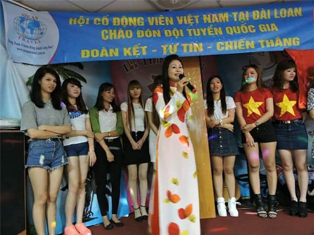 ĐTVN, Công Vinh, hot girl