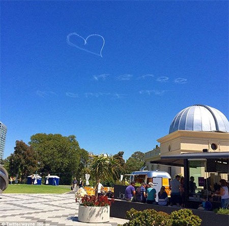 cầu hôn, phản cảm, nhà giàu, giới trẻ