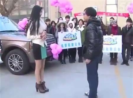 cầu hôn, phản cảm, nhà giàu, giới trẻ